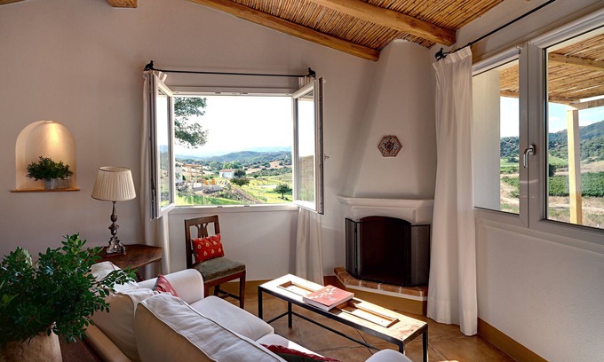 Galtelli Cottage | Beautiful cottage with stunning stunning views and pool (Pira)