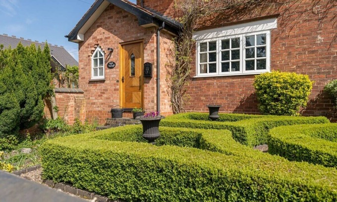 Pattingham House | Beautiful Country Cottage for up to 8 people
