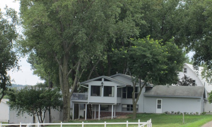 Chaska House | Beautiful country setting! Perfect for small get togethers! Super cozy!