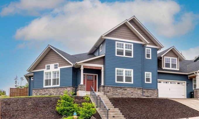 Eugene House | Beautiful Custom Home Centrally Located Near The University of Oregon