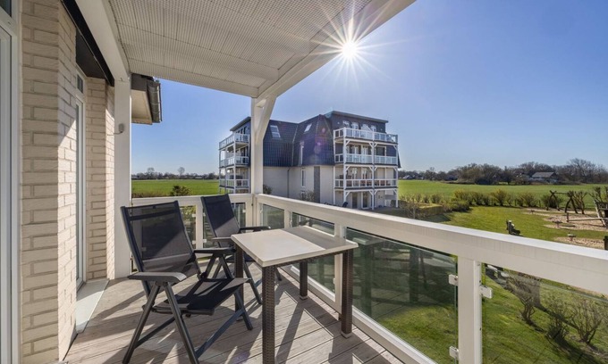 Wremen Apartment | Beautiful apartment near the beach with sauna and balcony overlooking the overseas harbor