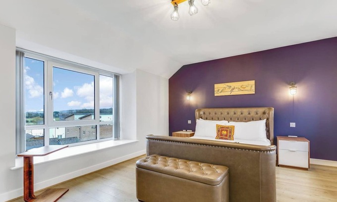 Bletchley House | Beautiful Detached House by The Lakes Free Parking Smart TVs Fast Wifi