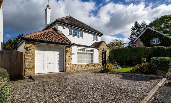 Collingham House | Beautiful detached home in quaint village setting