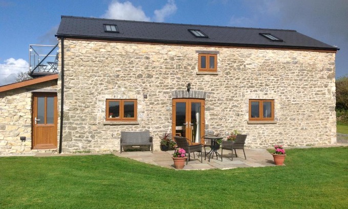 Vale of Glamorgan House | Beautiful Dog Friendly Cottage near Cardiff, Cowbridge, Barry