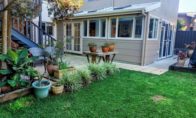 Kiama Apartment | Beautiful eclectic studio with lush private garden and solar heated pool