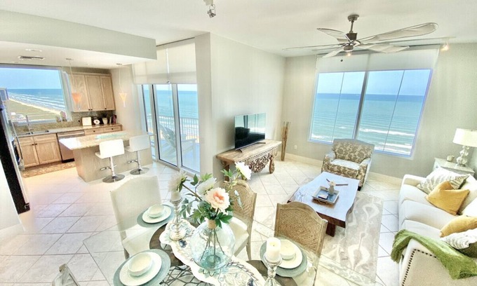 South Padre Island Apartment | Beautiful, elegant and luxurious all the way, with spectacular views from the 25th floor!