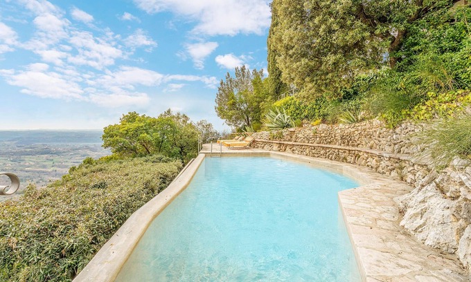 Poggio Catino House | Beautiful, elegant villa overlooking the valley around Poggio Catino.