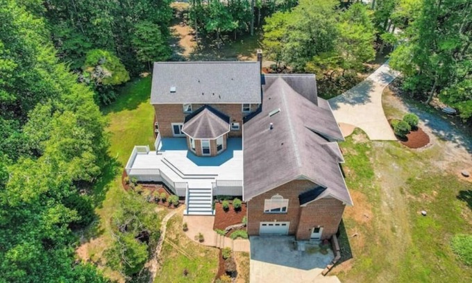 Chapel Hill House | Beautiful Estate in 4 acres of land in Chapel Hill