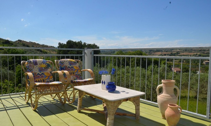 Collecorvino House | Beautiful farmhouse with 6000 m2, in the middle of wine-fruit and olive trees
