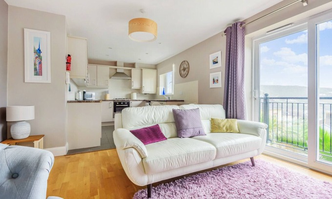Porthtowan Apartment | Beautiful flat just a few minutes walk from Porthtowan beach