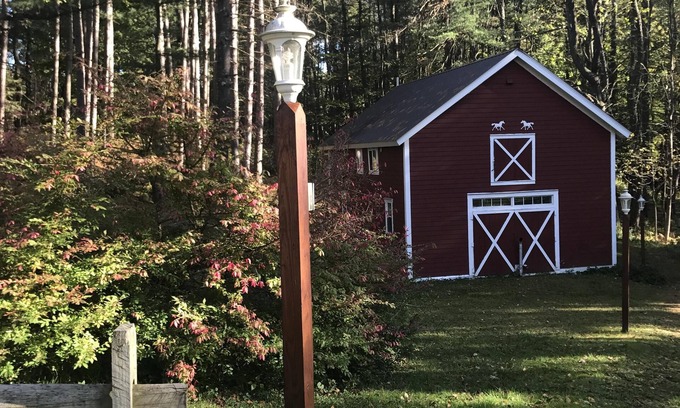 Fly Creek House | Beautiful Fly Creek Carriage House close to Coop!