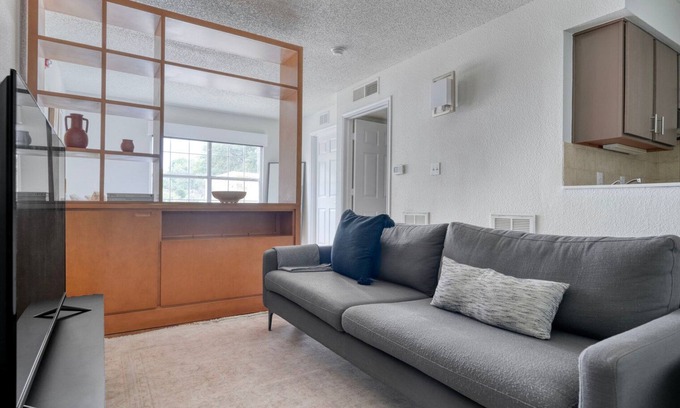 Gateway Apartment | Beautiful Gateway Studio w/Gym, Pool, nr Stadium, by Blueground