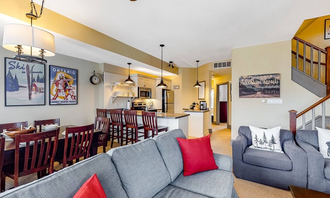 The Blue Mountains Condo | Beautiful Home w/Free WiFi, Fireplace, Private Washer/Dryer, and Shared Pool