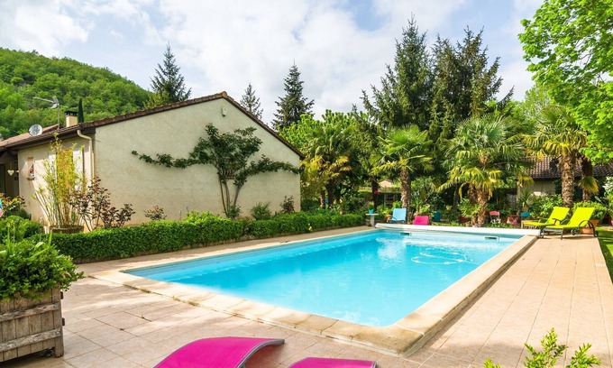 Espere House | Beautiful holiday home with courtyard