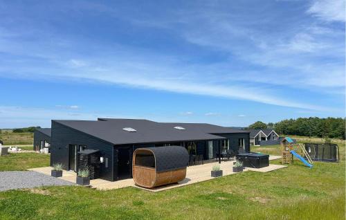 Hvidbjerg Strand House | Beautiful Home In Børkop With Kitchen