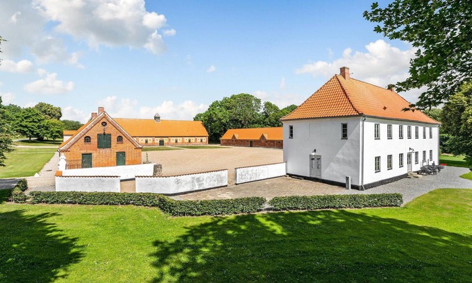 Hojslev House | Beautiful home in Højslev with WiFi