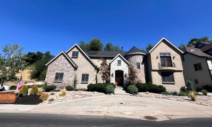 Lakeview House | Beautiful Home in Orem, Utah