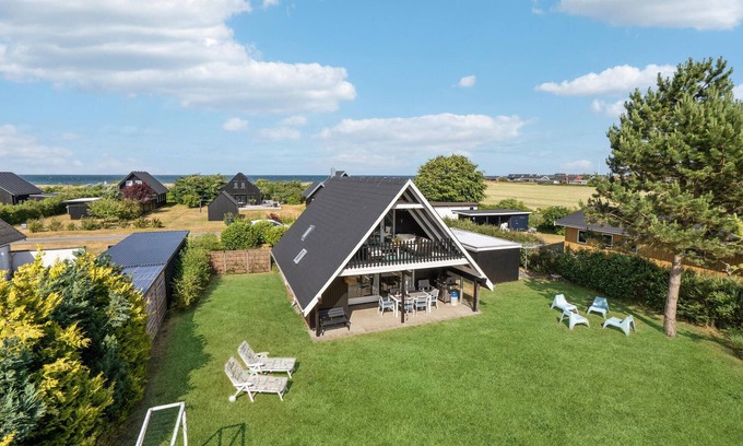 Tørresø House | Beautiful home in Otterup with kitchen