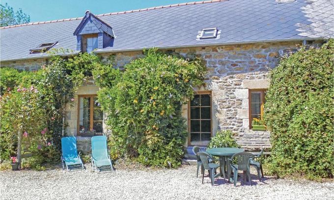 Pluduno House | Beautiful home in Pluduno with 4 Bedrooms and WiFi
