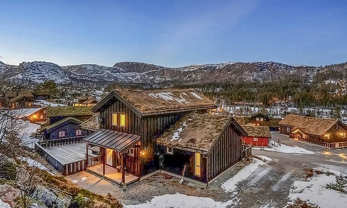 Valle House | Beautiful home in Rysstad with kitchen