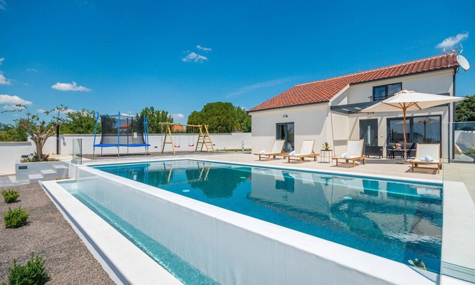 Skabrnja House | Beautiful home in Skabrnja with WiFi