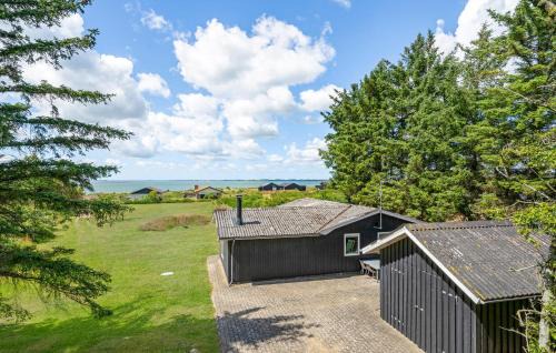Spøttrup House | Beautiful Home In Spøttrup With Kitchen