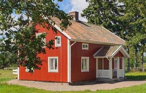 Larv House | Beautiful Home In Vedum With Kitchen