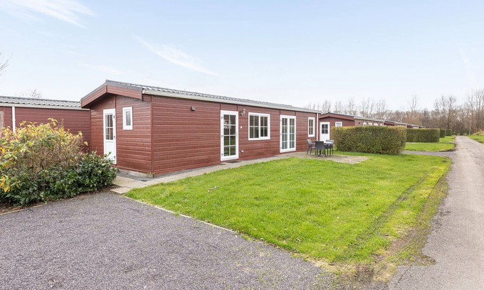 Nieuwolda House | Beautiful home in Wagenborgen with WiFi