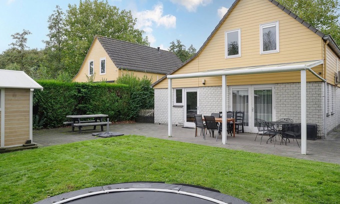 Wemeldinge House | Beautiful home in Wemeldinge with WiFi