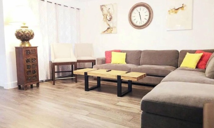OST - South Union House | Beautiful Home Near Downtown, UofH, NRG, MD, ZOO