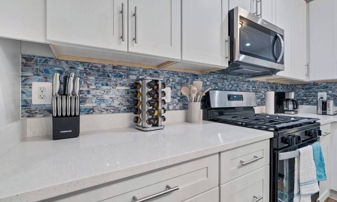 Downtown Baltimore House | Beautiful home w/Keyless Entry Near Inner Harbor