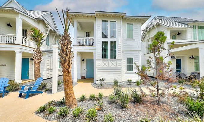 Port Aransas Cabin | Beautiful home with pools, golf, fitness area, washer/dryer, & WiFi