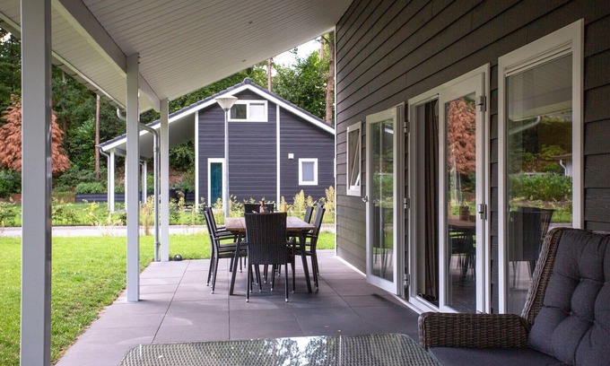 Rhenen House | Beautiful house with covered terrace in Rhenen