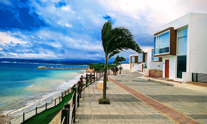 Manta House | Beautiful house with great Ocean view and pool on site