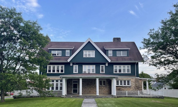 Ebensburg Apartment | Beautiful HUGE 1500 sqft apt up to 5 adults central location. Kids/dogs ok!
