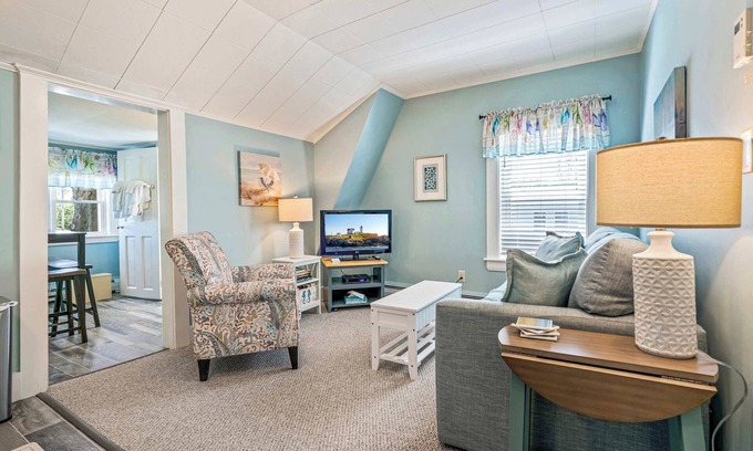Ogunquit Apartment | Beautiful inn, Lighthouse Landing. #3 Sea Glass