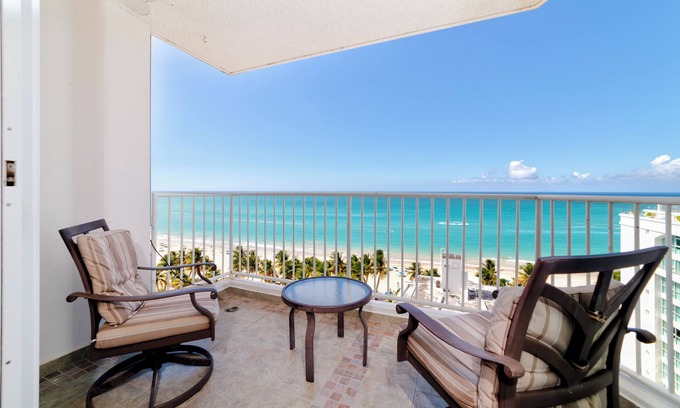 San Juan Apartment | Beautiful Isla Verde Apartment by the Beach!