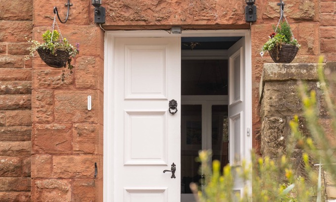Morningside House | Beautiful King En-Suite Private Bedroom in a Gorgeous Victorian House