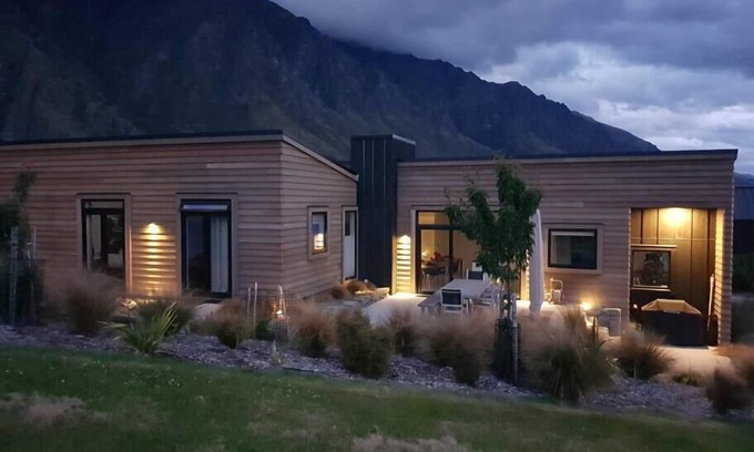 Jacks Point House | Beautiful Lake and Alpine Views - Queenstown