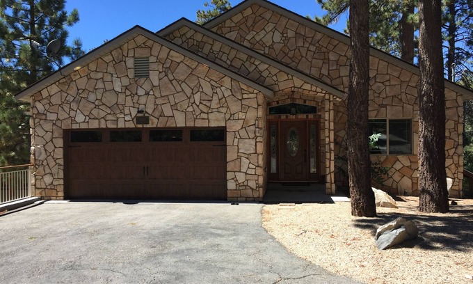 Boulder Bay House | Beautiful Lake View Home
