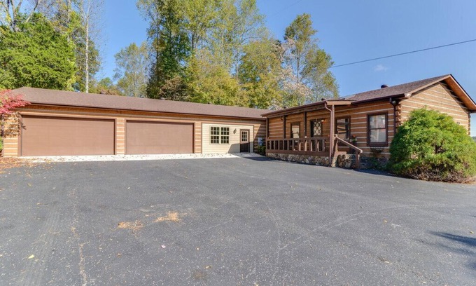 Celina Cabin | Beautiful Lake-view Cabin on Dale Hollow Lake, Sleeps 12, Marina 1/4 Mile