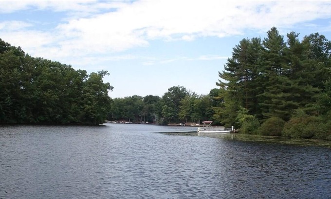 Shore House | Beautiful Lakefront 6 Bedroom on 1 Acre
