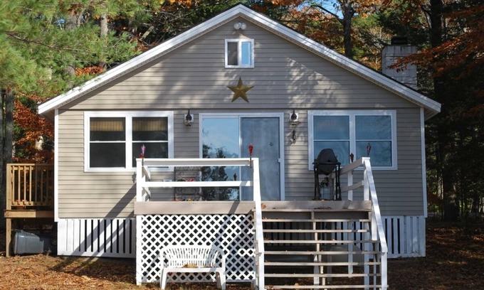 Middleton Cabin | Beautiful lakefront cabin with private beach in secluded cove - Sunrise Lake