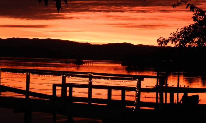 Nice House | Beautiful Lakefront Home SUN-THUR AUGUST 10% off nightly rate for 4 night stays