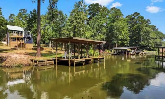 Pointblank House | Beautiful Lakefront Retreat on 1 Acre/Monthly Discount!