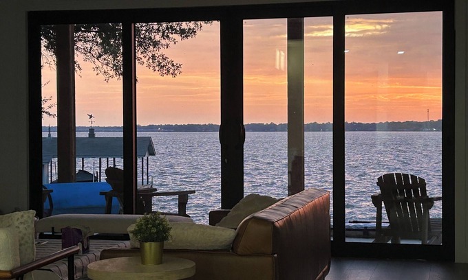 Seven Points House | Beautiful Lakehouse in Wonderful Cedar Creek Lake