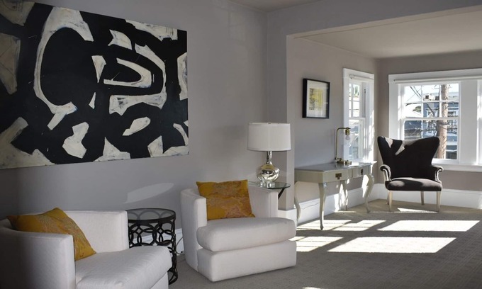 Lake Street Apartment | Beautiful large 2 Bedroom Flat Centrally Located In A Great Neighborhood.