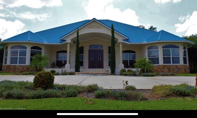 Sebring House | Beautiful large home on Lake Jackson