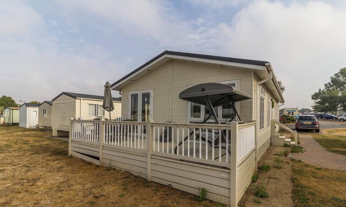 Clacton-on-Sea House | Beautiful lodge with decking at Highfield Grange Holiday Park ref 26967ND