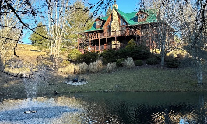 Piney Creek Cabin | Beautiful Log Cabin with Private Pond & Dock Only 2 Weekend’s Left in Oct & Nov